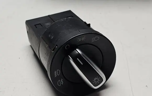 Volkswagen PASSAT B6 Light switch 6R0941531G