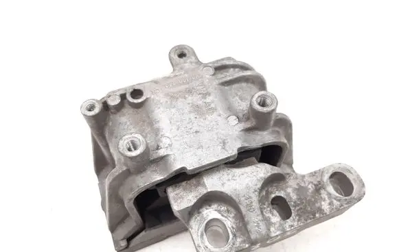 Volkswagen PASSAT B7 Engine mount bracket 1K0199262
