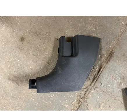 Foot area side trim