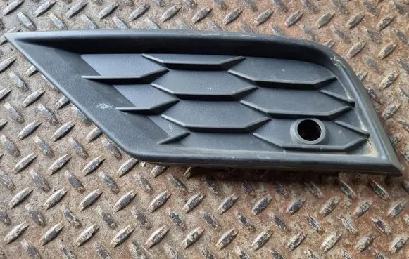 Volkswagen Tiguan Front bumper lower grill 5NA853665A