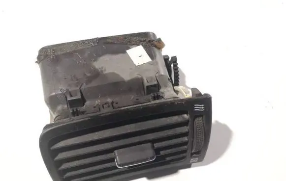 Toyota Avensis T250 Dash center air vent grill