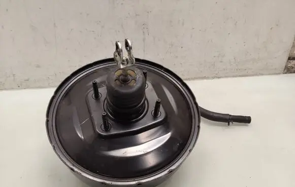 Mitsubishi Grandis Brake booster