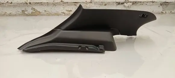 (D)pillar trim (top)