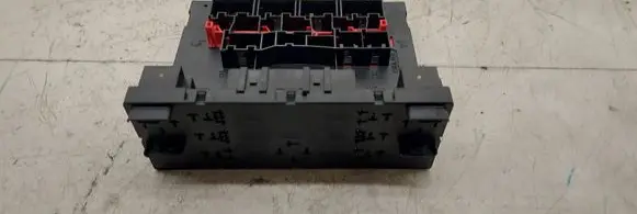 Volkswagen PASSAT B6 Fuse module 3C0937049AH 07517247 F005V00660