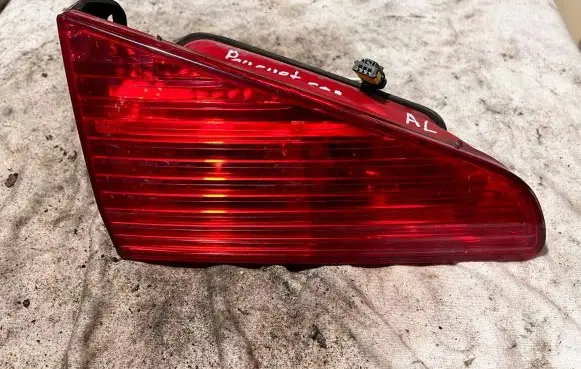 Peugeot 607 Tailgate rear/tail lights