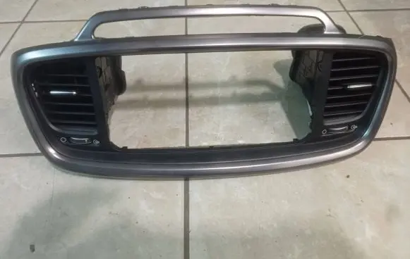 KIA Sorento Dash center air vent grill 84440C5910C 190118 HU17
