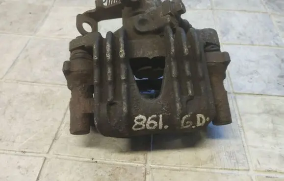 Opel Zafira A Rear brake caliper
