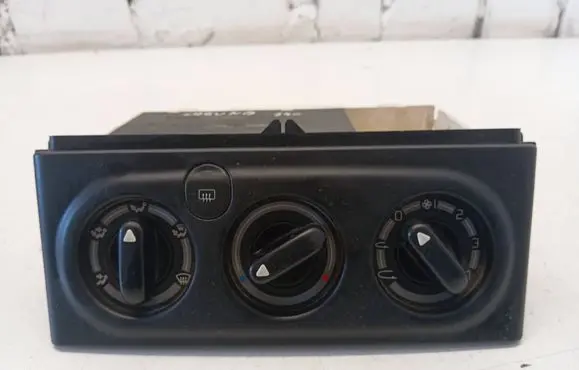 Renault Laguna I Climate control unit 9041703027