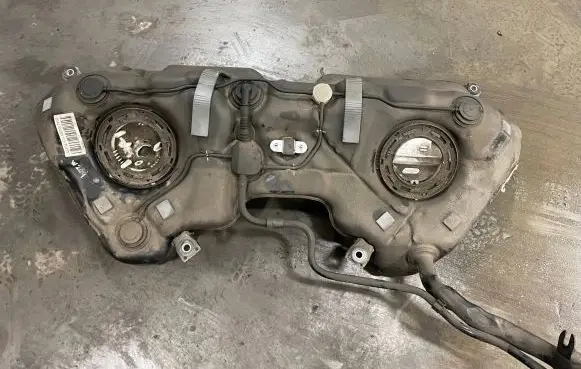 Mercedes-Benz C W204 Fuel tank A2124701394