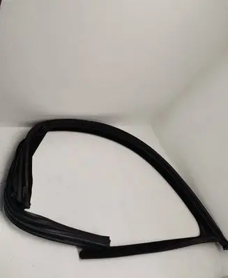 BMW X6M F86 Rubber seal front door window/glass 