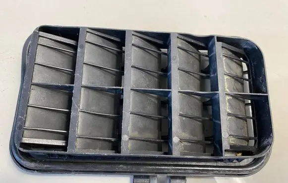 Audi A8 S8 D3 4E Quarter panel pressure vent 4E0819181A