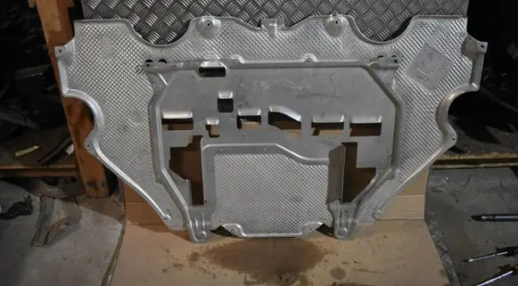 Porsche 718 Cayman 982 982c Engine splash shield/under tray 982825213D