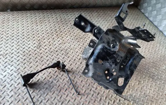 Nissan X-Trail T32 Battery tray 