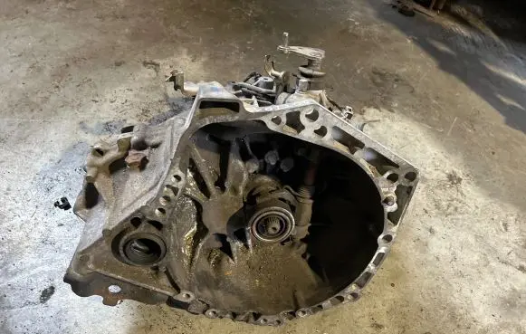 Peugeot 107 Manual 5 speed gearbox 20TT01
