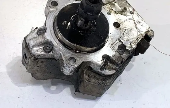 Audi A5 8T 8F Fuel injection high pressure pump 0445010126