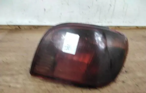 Toyota Avensis T220 Rear/tail lights