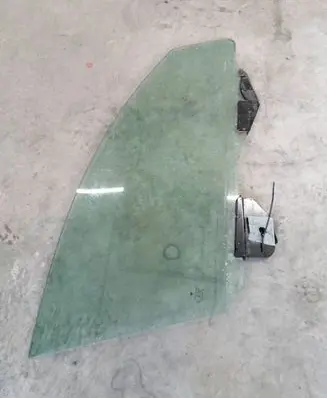 Tesla Model Y Front door window glass four-door 43r011693 E000472 43R011693