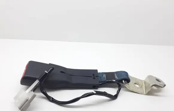 Lexus CT 200H Rear seatbelt buckle 15583