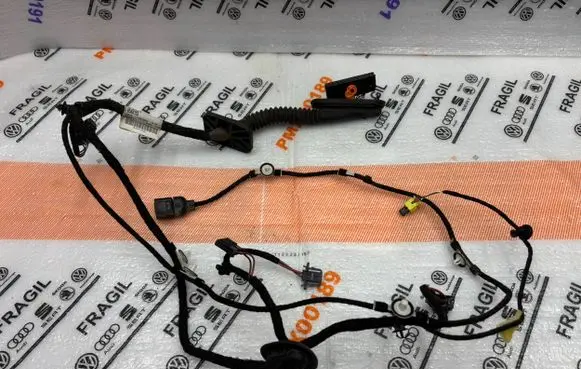 Volkswagen Up Front door wiring loom 1S1971121CQ