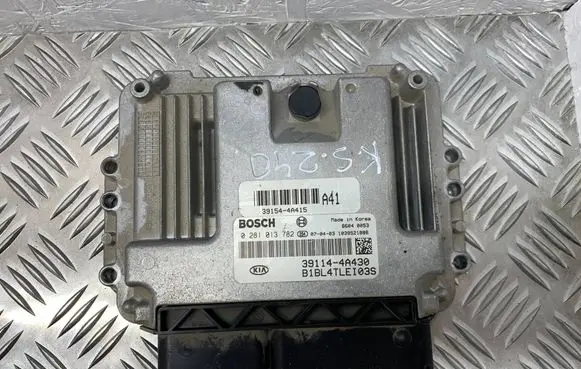 KIA Sorento Engine control unit/module 391144A430 0281013782