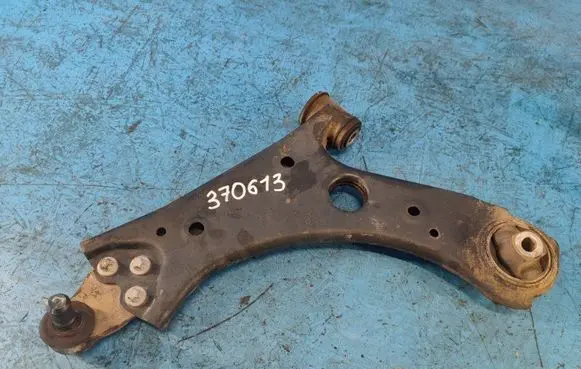 Jeep Compass Front lower control arm/wishbone 68318011AC