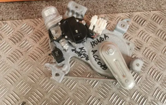 Honda Accord Tailgate/trunk/boot lift motor L3569410C