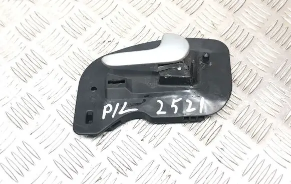 Opel Corsa C Front door interior handle 13110957 13110953 066202R1