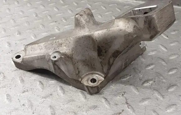 Mercedes-Benz C AMG W205 Engine mounting bracket A1772230204 1772230204