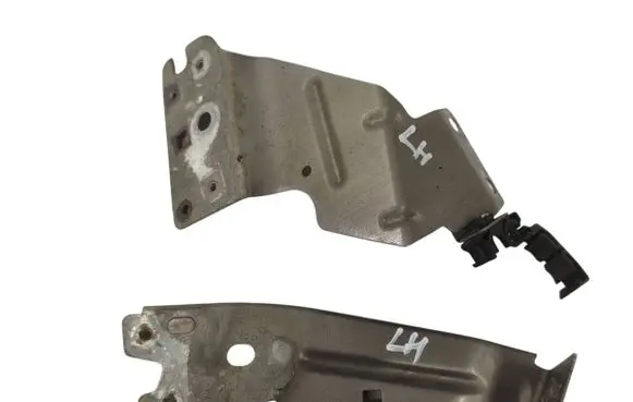 Maserati Ghibli Fender mounting bracket 