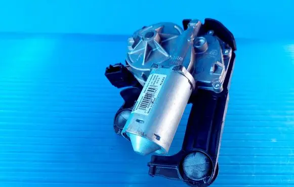 Peugeot 208 Rear window wiper motor 9673251380A