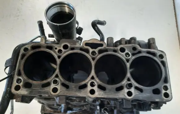Volkswagen PASSAT B6 Engine block 03G021L