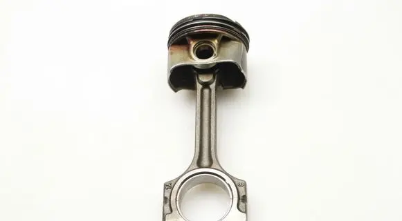 Renault Clio IV Piston with connecting rod 