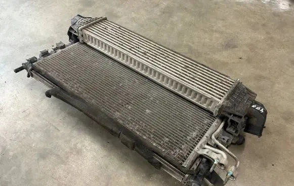 Ford Focus Radiator set 3M5H8005TL