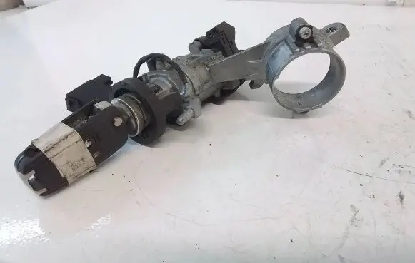 Opel Astra J Ignition lock 313169
