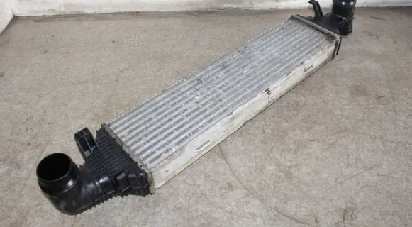 Mercedes-Benz C W204 Intercooler radiator A2045000200