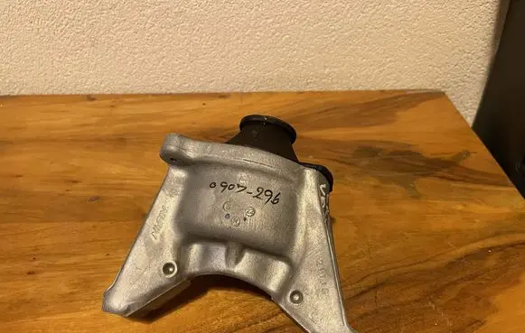 Honda CR-V Engine mount bracket 21T1G