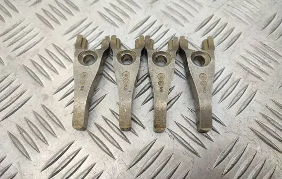 Citroen C5 Fuel Injector clamp holder 