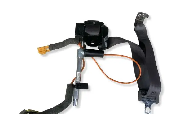 Volvo XC70 Middle seatbelt (rear) 9478176