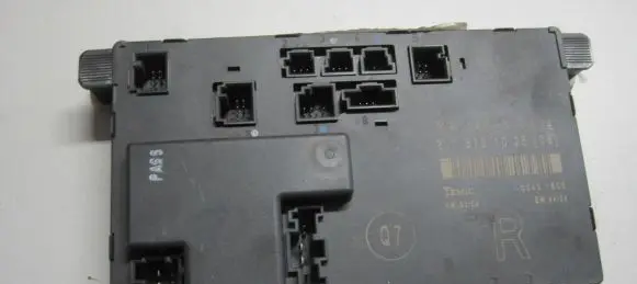 Mercedes-Benz E W211 Door control unit/module 2118701026