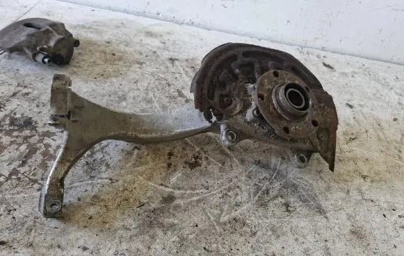 Audi A4 S4 B6 8E 8H Front wheel hub