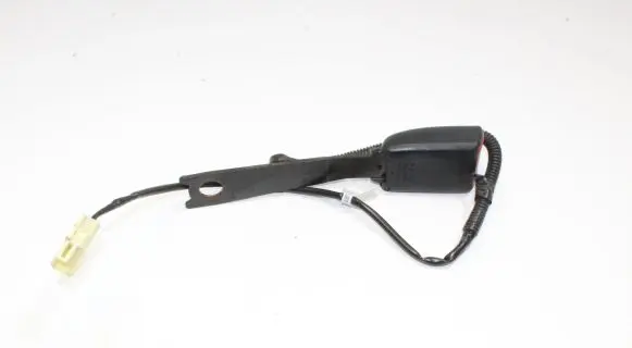 Toyota Avensis T270 Front seatbelt buckle E034501