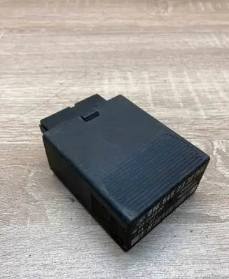 Mercedes-Benz Vito Viano W638 Light relay 0165452332 05014000