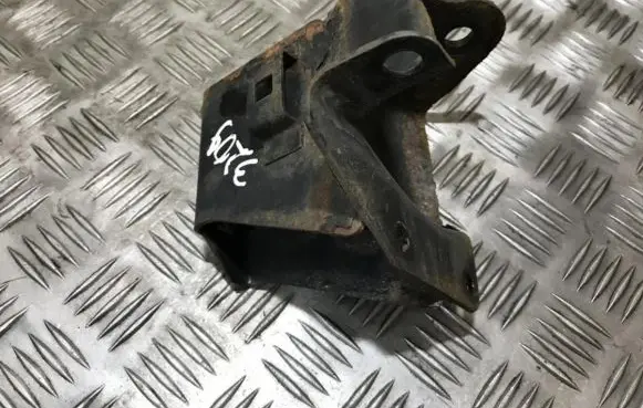 Suzuki Swift I Engine mounting bracket