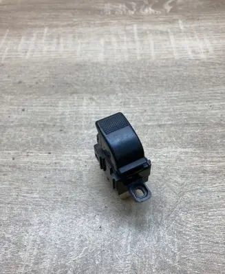 Mazda 6 Electric window control switch 3582K04