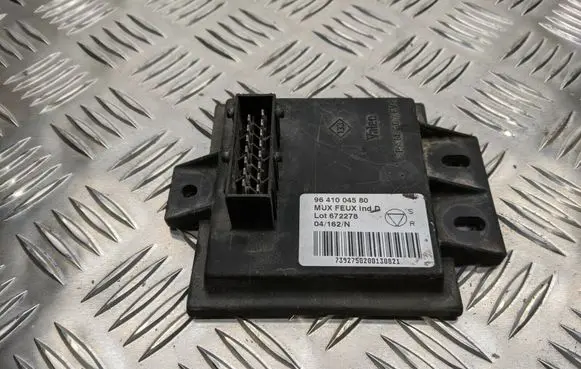 Peugeot 607 Ignition amplifier control unit 9641004580