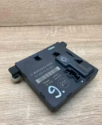 Mercedes-Benz E W211 Door control unit/module 2118201526 356805 LeftSide