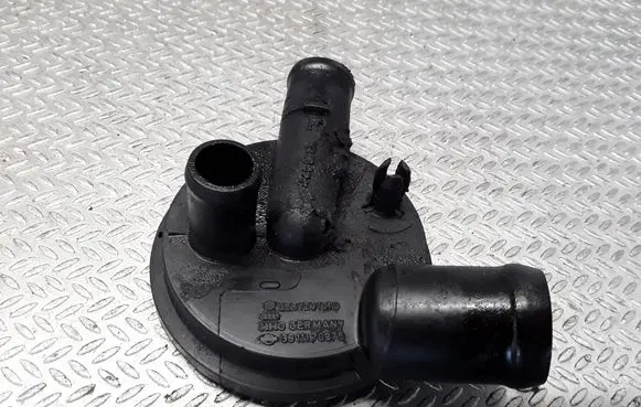 Volkswagen Polo III 6N 6N2 6NF Breather/breather pipe/hose 028129101D