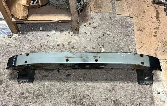 Toyota Avensis T250 Front bumper mounting bracket 5202105040