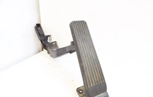 Mercedes-Benz C W202 Accelerator throttle pedal