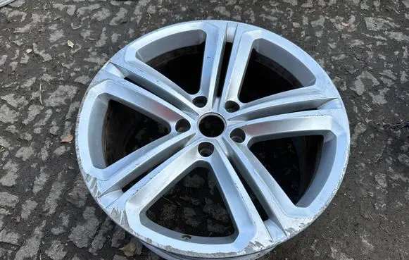 Volkswagen Touareg II R21 alloy rim 7P6601025AK